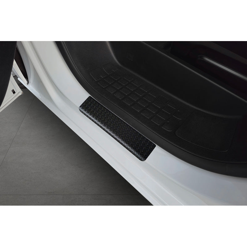 Avisa, Kynnyssuojat, Alumiini, Sopii Toyota Proace Verso II:een, Citroën Spacetourer/Jumpy 4d 2016-, Peugeot Expert 4d 2016-2021 & FL 2021, Traveller 2016-, Opel Vivaro III/Zafira Life 2019-, 'Rihlapelti' – 4 osaa – Musta