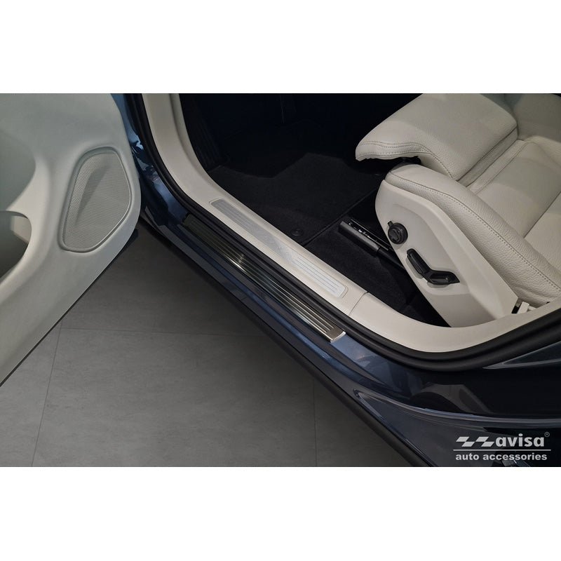 Avisa, kynnysuojat, musta, ruostumatonta terästä, sopii Volvo XC60 II 2017-2021 & FL 2021- sis. R-Design- - 'Lines' - 4 osaa