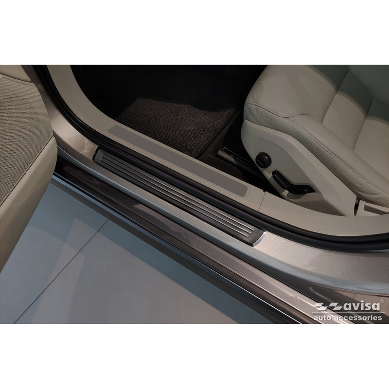 Avisa, kynnysuojat, musta, ruostumatonta terästä, sopii Volvo V90 & V90 Cross Country 2016- - 'Lines' - 4 osaa