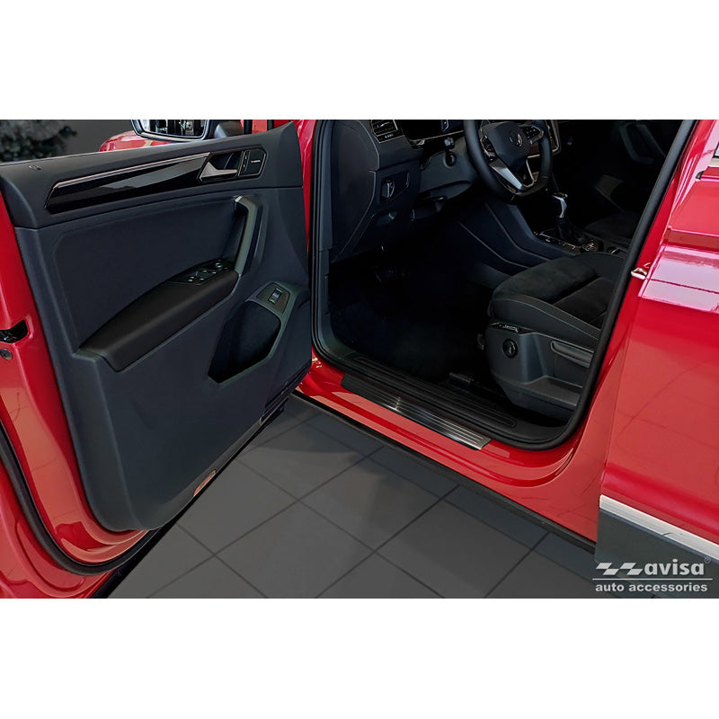 Avisa, kynnyssuojat, musta, ruostumaton teräs, sopii Volkswagen Tiguan II 2016-2020 & FL 2020- incl. Allspace 2017-2020 & FL 2020-2024 - 'Lines' - 4 osaa