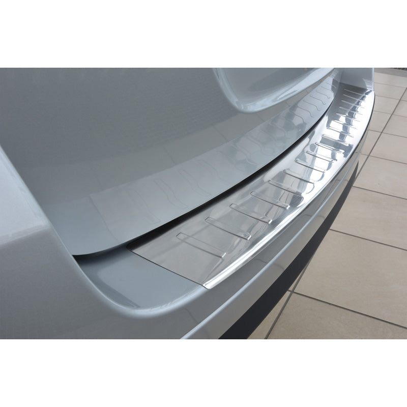 Avisa, takapuskurin suoja, ruostumatonta terästä, sopii Dacia Logan MCV 2013- 'Ribs'