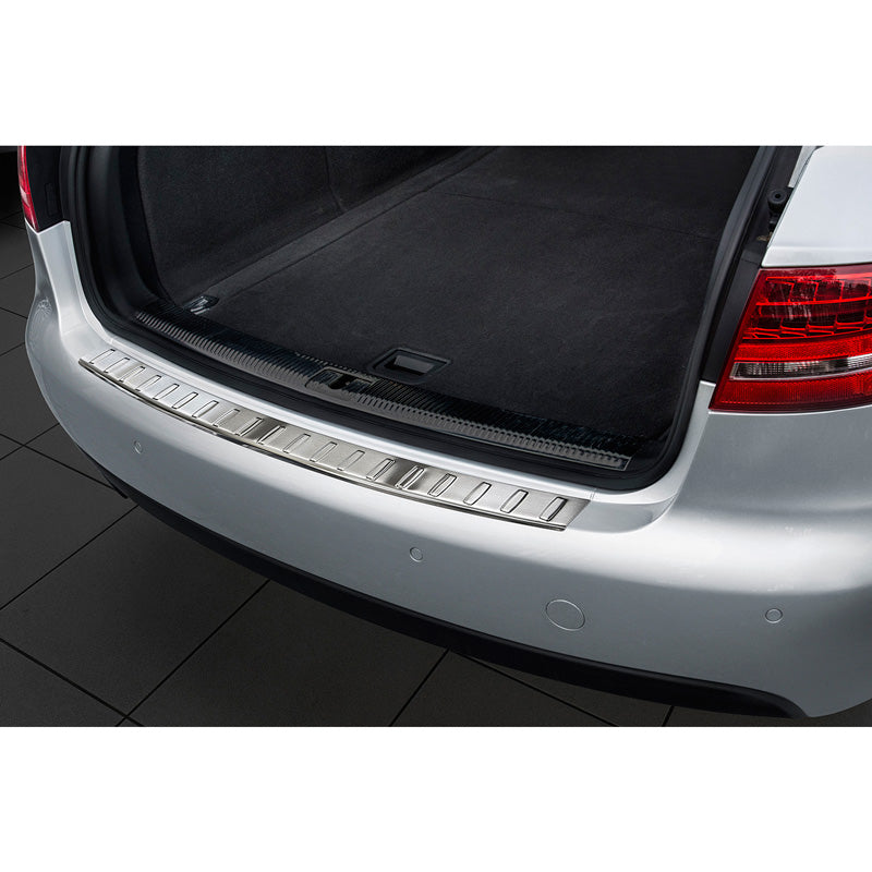 Avisa, takapuskurin suoja, ruostumaton teräs, sopii Audi A4 B8 Avant 2008-2012 excl. Allroad 'Ribs'