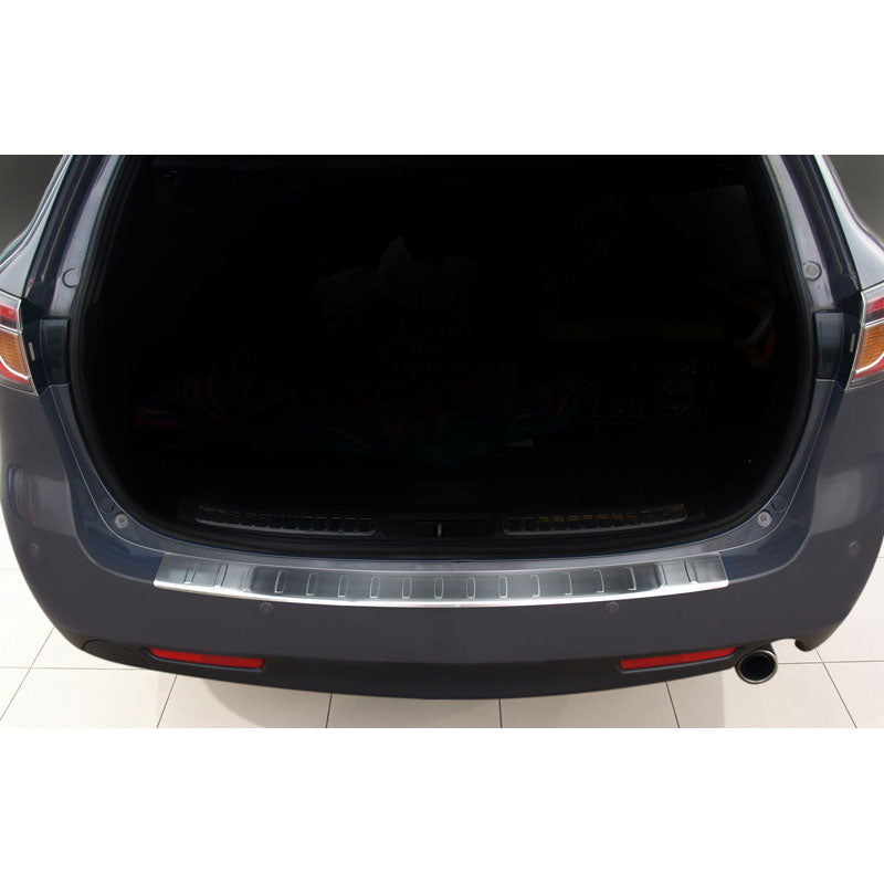 Avisa, takapuskurin suoja, ruostumatonta terästä, sopii Mazda 6 farmari 2008-2012 'Ribs'