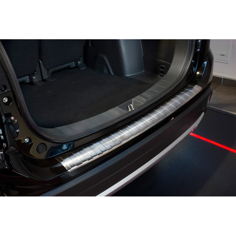 Avisa, takapuskurin suoja, ruostumatonta terästä, sopii Mitsubishi Outlander 2015- 'Ribs'
