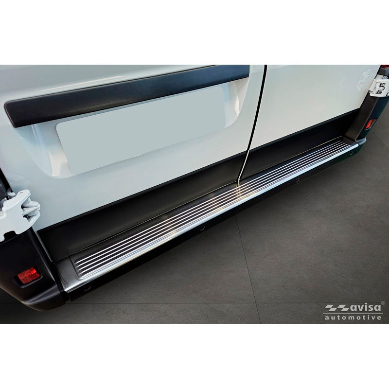 Avisa ruostumattomasta teräksestä valmistettu takapuskurin suoja sopii Fiat Ducato III Facelift 2023- / Opel Movano III Facelift 2023- / Toyota Proace Max 2024- 'Ribs' (2 osaa)
