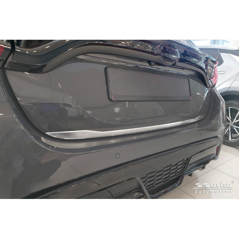 Avisa, takaluukun lista, harjattu ruostumaton teräs, sopii Toyota Yaris (P21) (2020-2024) & Facelift (2024-)