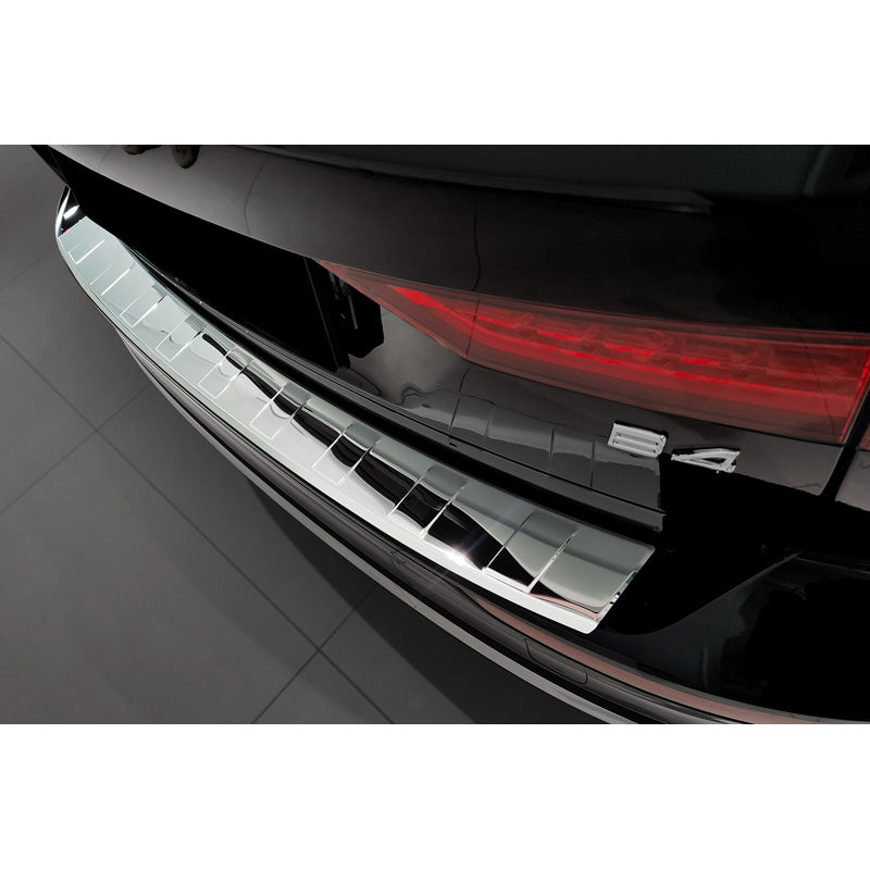 Avisa, takapuskurin suoja, kiillotettu, ruostumaton teräs, sopii Volvo V60 II / V60 II Cross Country 2018- & V60 II Plug- In Hybrid / R-Design 2019- 'Ribs'
