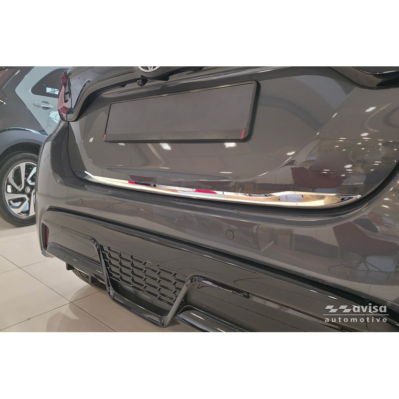 Avisa, takaluukun verhoilu, kromattu ruostumaton teräs, sopii Toyota Yaris (P21) (2020-2024) & Facelift (2024-)