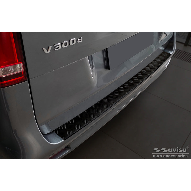 Avisa, takapuskurin suoja, mattamusta, alumiini, sopii Mercedes Vito & V-Class 2014-2019 & Facelift 2019- 'uurrettu levy'