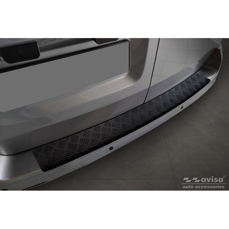 Avisa, takapuskurin suoja, mattamusta, alumiini, sopii Citroën Space Tourer & Jumpy 2016- / Peugeot Traveller & Expert 2016- / Toyota Proace Verso 2016- / Opel Vivaro & Zafira Life 2019- (mallit, joissa maalattu puskurin yläosa) 'Uurrettu levy'