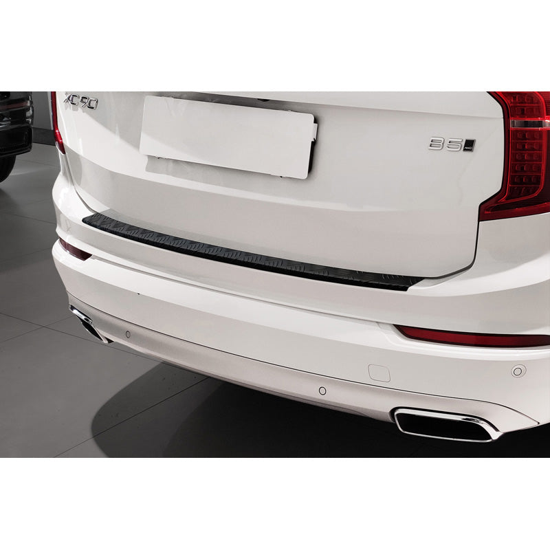Avisa, takapuskurin suoja, mattamusta, alumiini, sopii Volvo XC90 II 2015- 'Uurrettu levy'