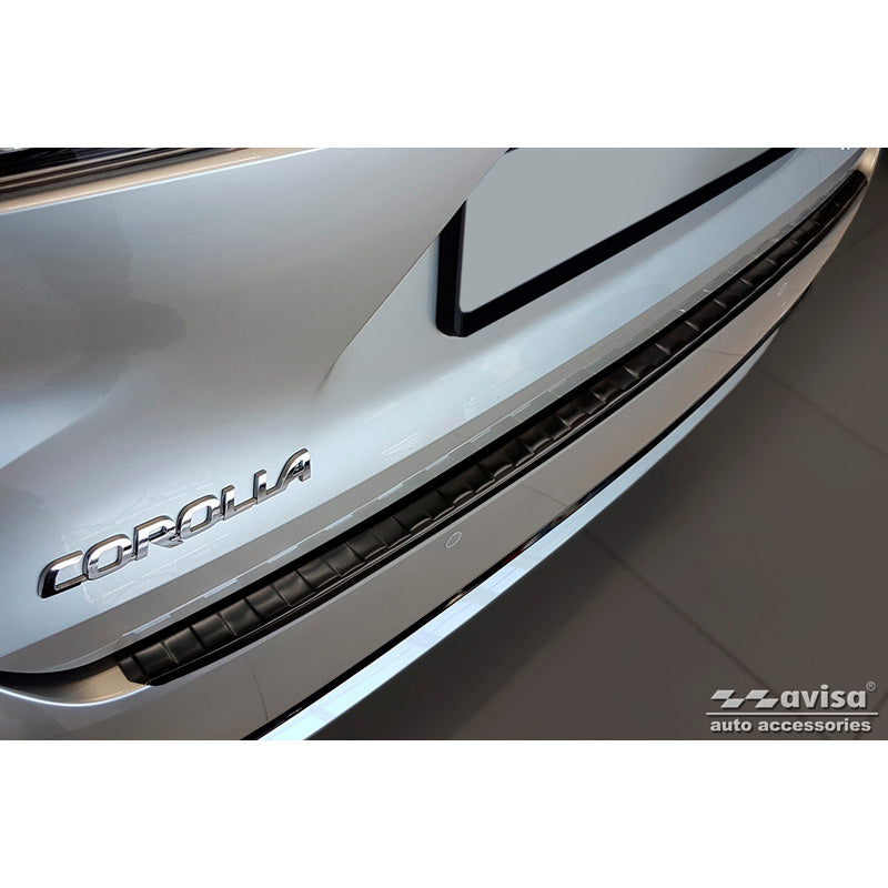 Avisa, takapuskurinsuoja, musta, ruostumaton teräs, sopii Toyota Corolla XII Farmari 2019- (sis. GR Sport) & Suzuki Swace Farmari 2020- 'Ribs'
