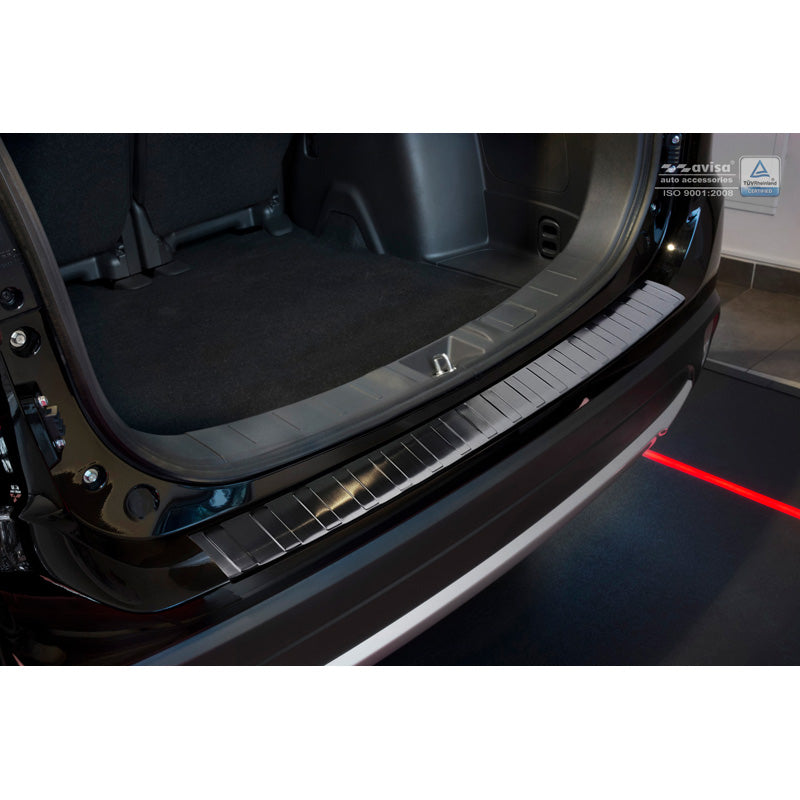 Avisa, takapuskurin suoja, musta, ruostumaton teräs, sopii Mitsubishi Outlander III 2015- 'Ribs'