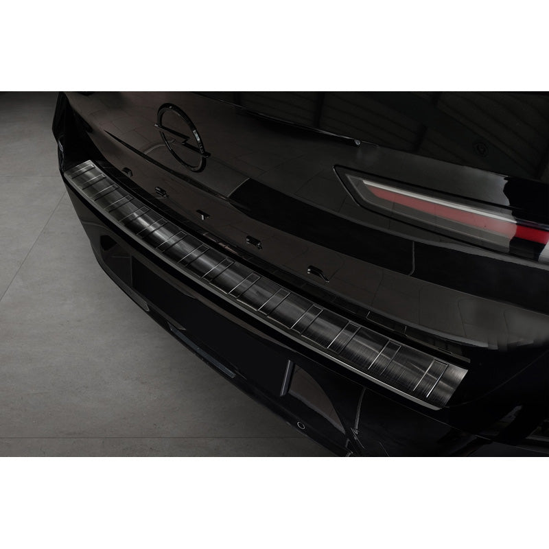 Avisa, takapuskurin suoja, musta, ruostumaton teräs, sopii Opel Astra L HB 5-ovinen 2021- 'Ribs'