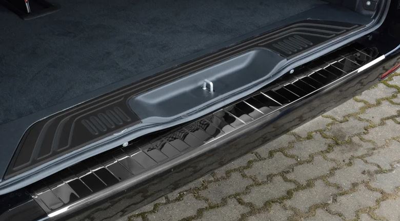 Avisa, takapuskurin suoja, kiiltävän musta, ruostumatonta terästä, sopii Mercedes Vito / V-Class 2014-2019 & Facelift 2019- 'Ribs'