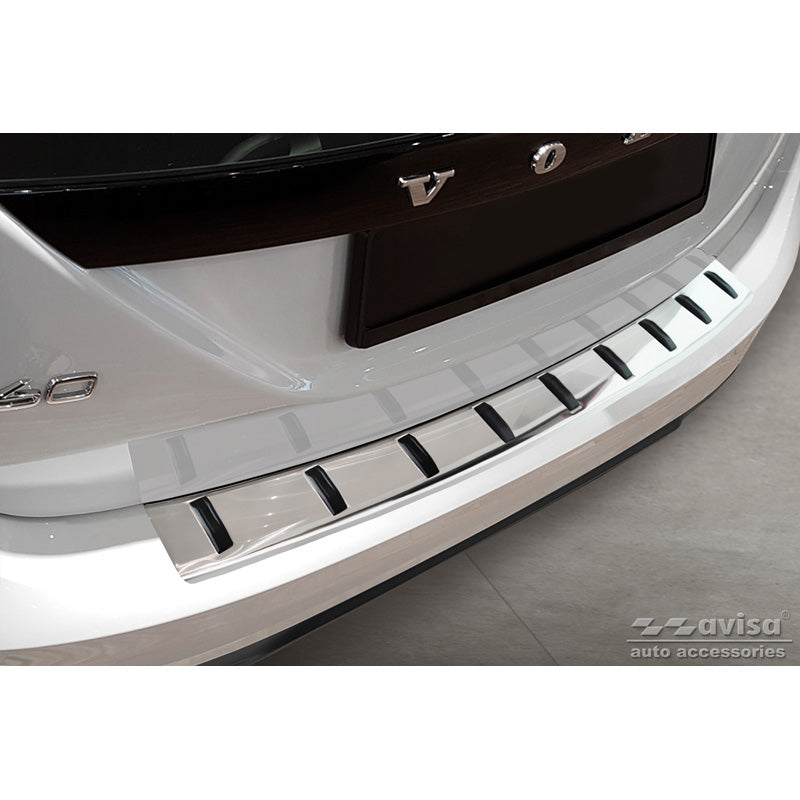 Avisa, takapuskurin suoja, ruostumaton teräs, sopii Volvo V60 2010-2018 & V60 Cross country 2015-2018 'STRONG EDITION'