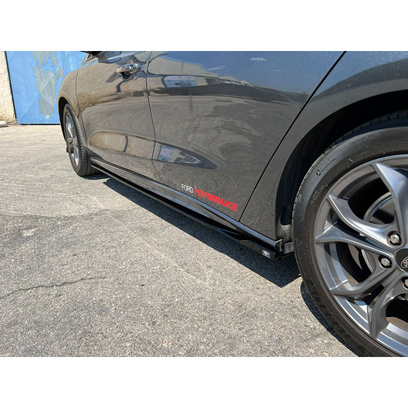 Motordrome, sivuhelmat, sopii Ford Focus IV ST/ST-Line HB 2018-2022 (ABS, kiiltävän musta)