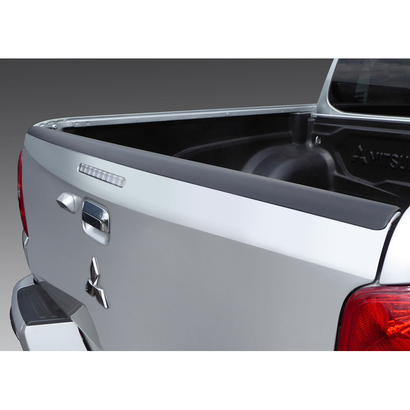 RGM, Pickupin takaläpän suoja, ABS-muovia, sopii Mitsubishi L200 /Triton 2014- Black