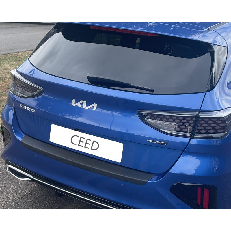 RGM, takapuskurin suoja, ABS-muovia, sopii Kia Cee'd (CD) HB facelift 10/2021- musta
