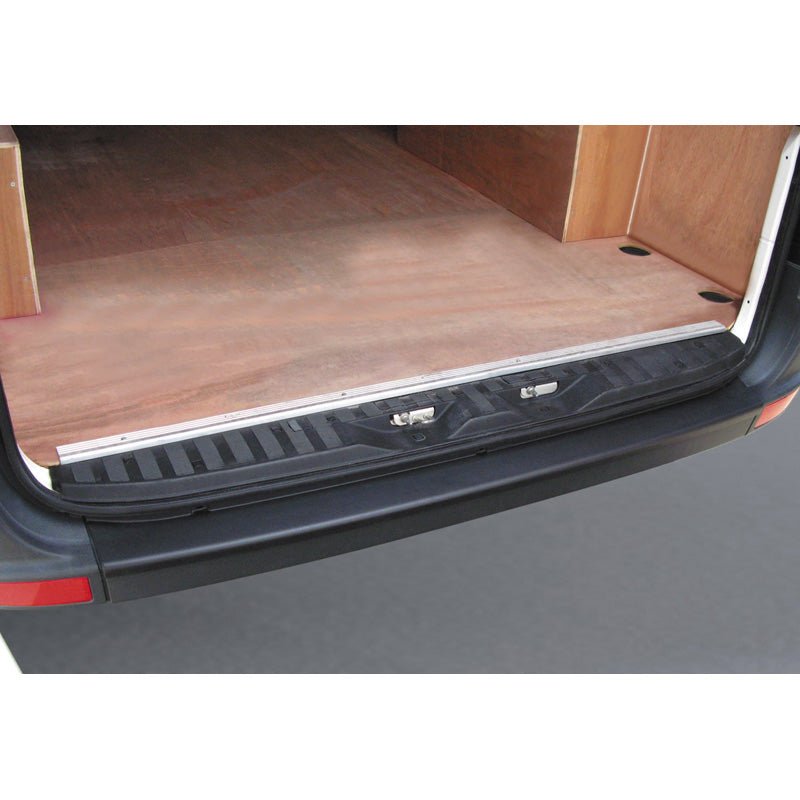 RGM, takapuskurin suoja, ABS-muovi, sopii Volkswagen Crafter & Mercedes Sprinter 2006-2017 musta