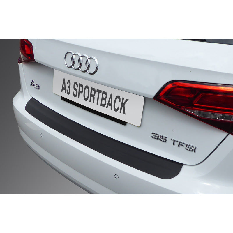 RGM, takapuskurin suoja, ABS-muovia, sopii Audi A3 (8V) Sportback Facelift 05/2016-04/2020 sis. S-Line/S3/RS3 - Musta