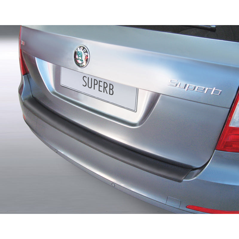 RGM, takapuskurin suojus, ABS-muovi, sopii Skoda Superb Combi 2009-2012 musta