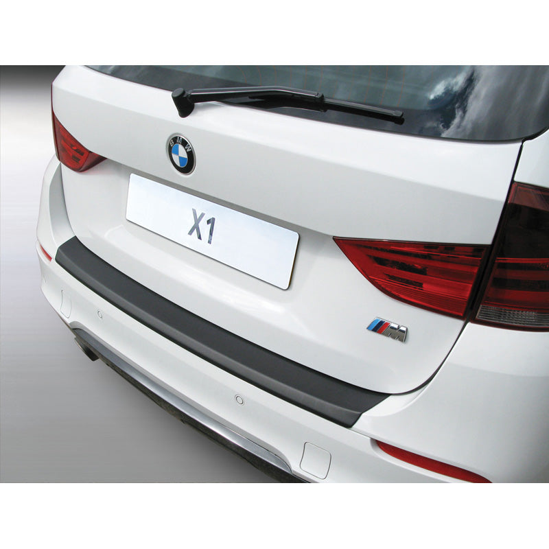 RGM, takapuskurin suoja, ABS-muovi, sopii BMW X1 M-Sport 2009-2015 musta