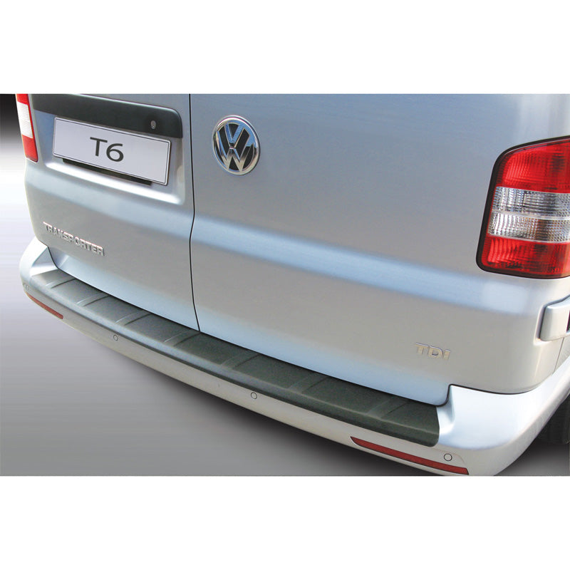 RGM, takapuskurin suoja, ABS-muovia, sopii Volkswagen Transporter T6 Caravelle/Multivan 9/2015- takaluukuilla 'uurrettu' musta