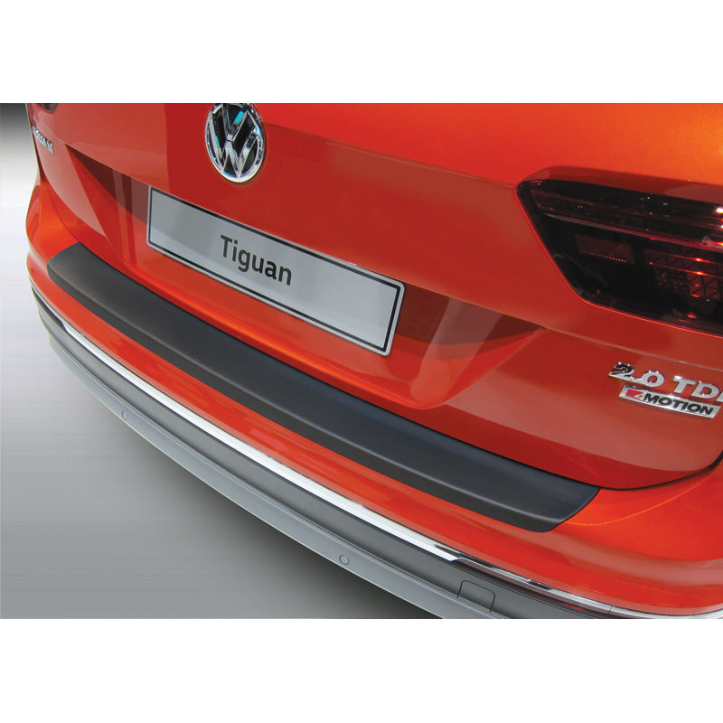 RGM, takapuskurin suoja, ABS-muovia, sopii Volkswagen Tiguan 4/2016- musta