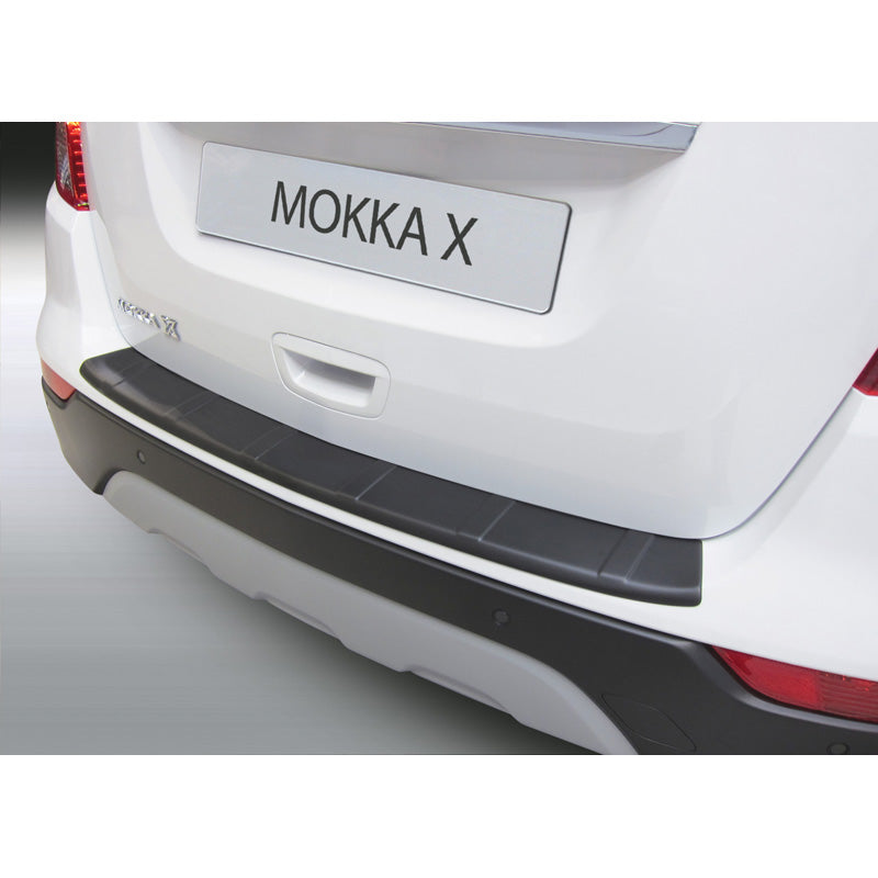 RGM, takapuskurin suoja, ABS-muovia, sopii Opel Mokka X 10/2016- 'uurrettu' Musta