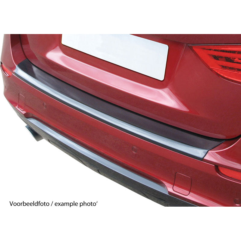 RGM, takapuskurin suoja, ABS-muovia, sopii Fiat 500X 2/2015- Hiilikuituilme 'uurrettu'