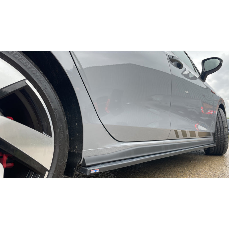 RGM, sivuhelmasarja, sopii Volkswagen Golf VIII Hatchback GTi/R-Line 09/2020- - Musta (ABS)