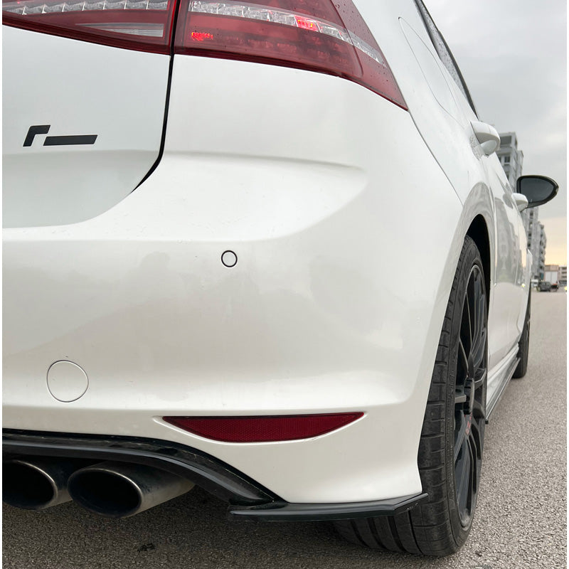 OneWay, takapuskurin sivusplitterit, kiiltävänmusta, sopii Volkswagen Golf VII HB R (2013-2016), 2-osainen sarja