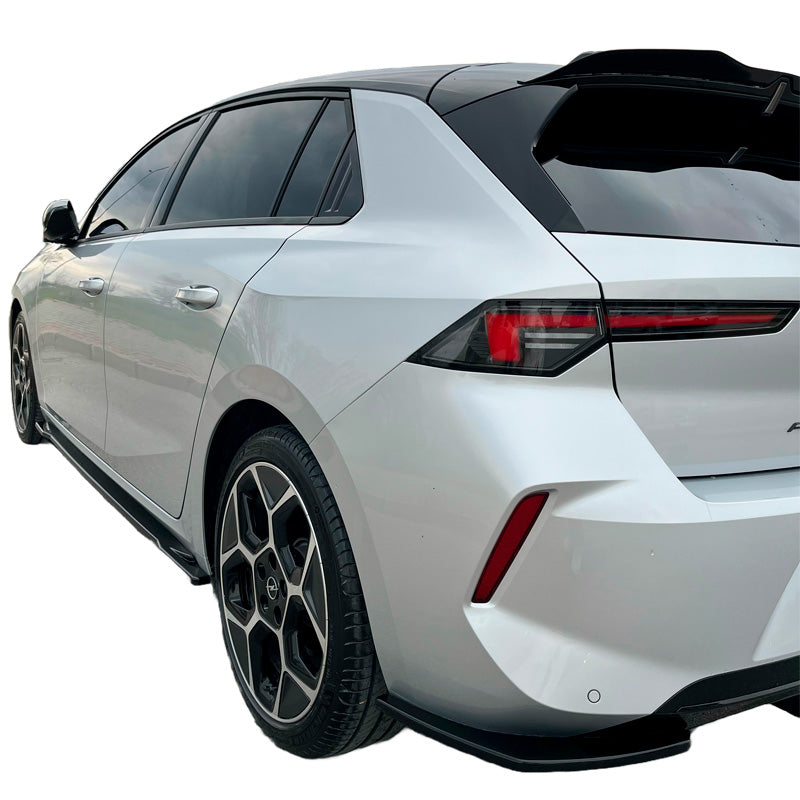 OneWay, takapuskurin sivusplitterit, korkeakiiltomusta, Sopii Opel Astra L HB (2021-), 2-osainen sarja