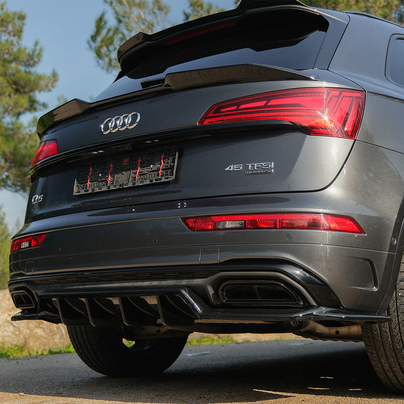 OneWay, takapuskurihelma, korkeakiiltoinen musta, sopii Audi Q5 (FY) S-Line Facelift 2020-2024