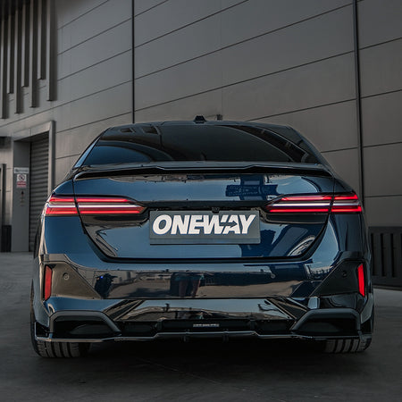 OneWay, Underlæbe, bag, Blank sort, passer til BMW 5-Serie G60/G61 Sedan/Touring M-Pack (2023-), inkl. i5