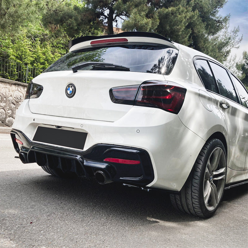 OneWay, takapuskuriin asennettava diffuusori, kiiltävä musta, sopii BMW 1-Series F20/F21 Facelift M-Power 2015-2019
