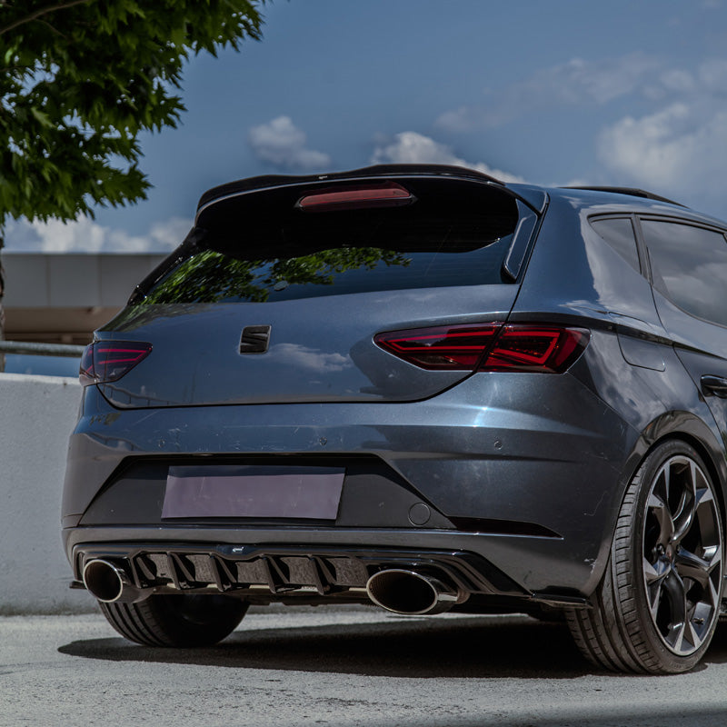 OneWay, takapuskuriin asennettava diffuusori, kiiltävä musta, sopii Seat Leon (5F) HB FR Facelift 2017-2020