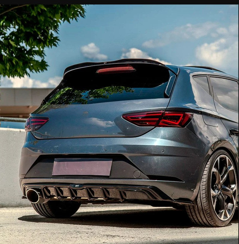 OneWay, takapuskuriin asennettava diffuusori, kiiltävä musta, sopii Seat Leon (5F) HB FR Facelift 2017-2020