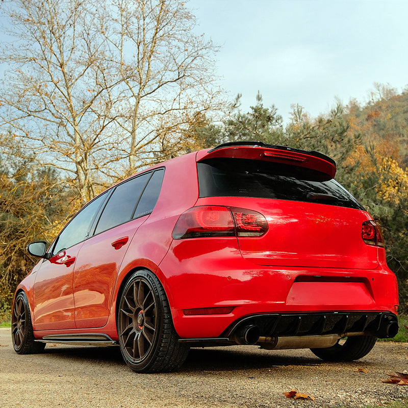 OneWay, Takalippa, kiiltävä musta, sopii Volkswagen Golf VI GTi/GTD (2008-2012)