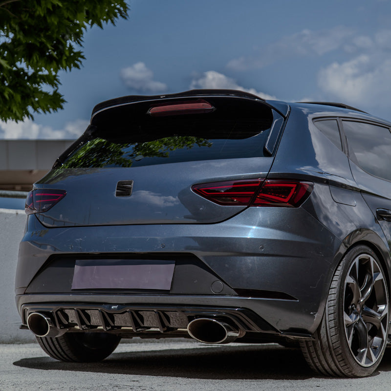 OneWay, kattospoilerin kansi, kiiltävä musta, sopii Seat Leon (5F) HB Cupra 2013-2016