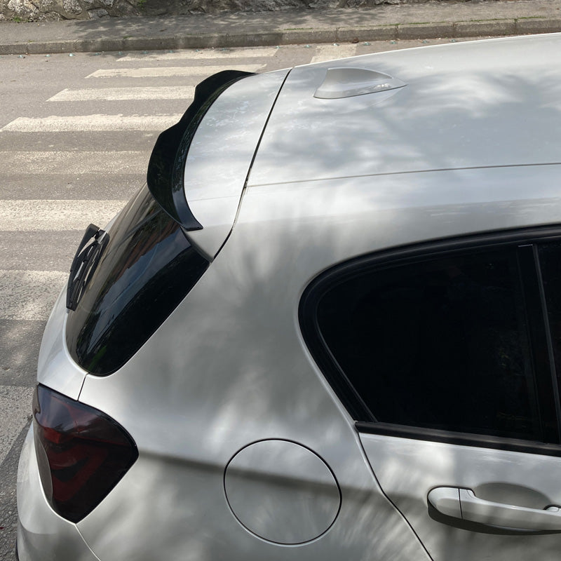 OneWay, kattospoilerin kansi, kiiltävä musta, sopii BMW 1-Series F20/F21 M-Power Facelift (2015-2019)