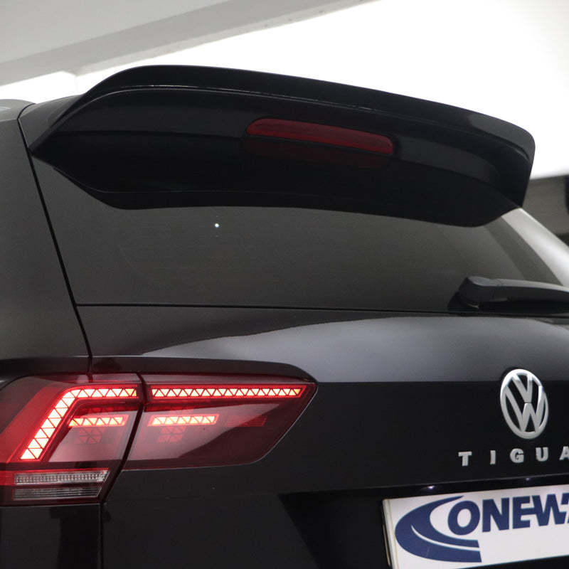 OneWay, takspoiler, glanssvart, passar till Volkswagen Tiguan II R-Line 2016-2020