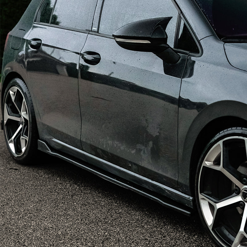 OneWay, Sivuhelmat, kiiltävänmusta, sopii Volkswagen Golf VIII HB/Variant (2020-2024) & FL (2024-), ei GTi/GTD/GTE/R/R-Line