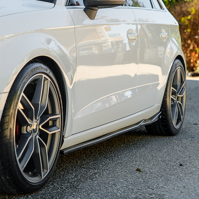 OneWay, Sivuhelmat, kiiltävänmusta, 2 kpl, sopii Audi A3 (8V) Sportback/Limousine (2012-2020) ei S-Line/S3/RS3