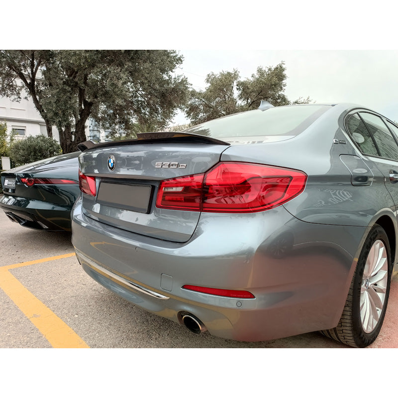 Motordrome, takaluukun lippa, sopii BMW 5-Series G30 Sedan 2016- (PU)